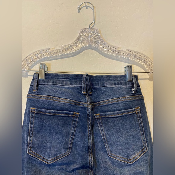 Top Tier Distressed Jeans - Picture 7 of 8